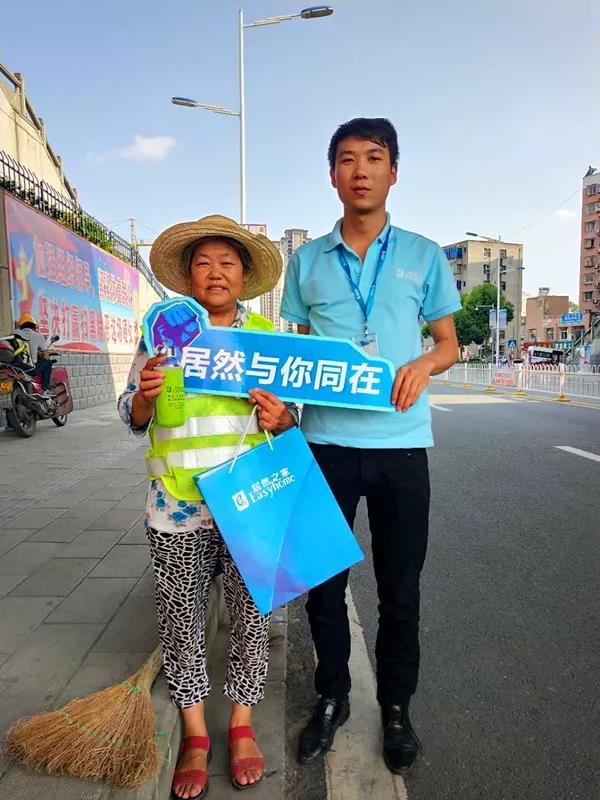 高溫下的堅(jiān)守&mdash;&mdash;致敬最可愛的人，居然之家鄖陽店&ldquo;夏季送清涼&rdquo;